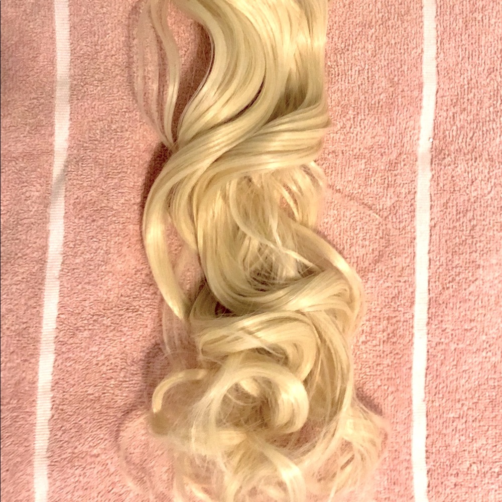 NEW! Fashion Clip-In Wrap Around Synthetic Long Pony Tail LIGHT BLONDE.